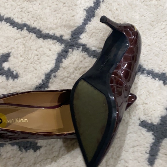 Shoes - Picture 3 of 4